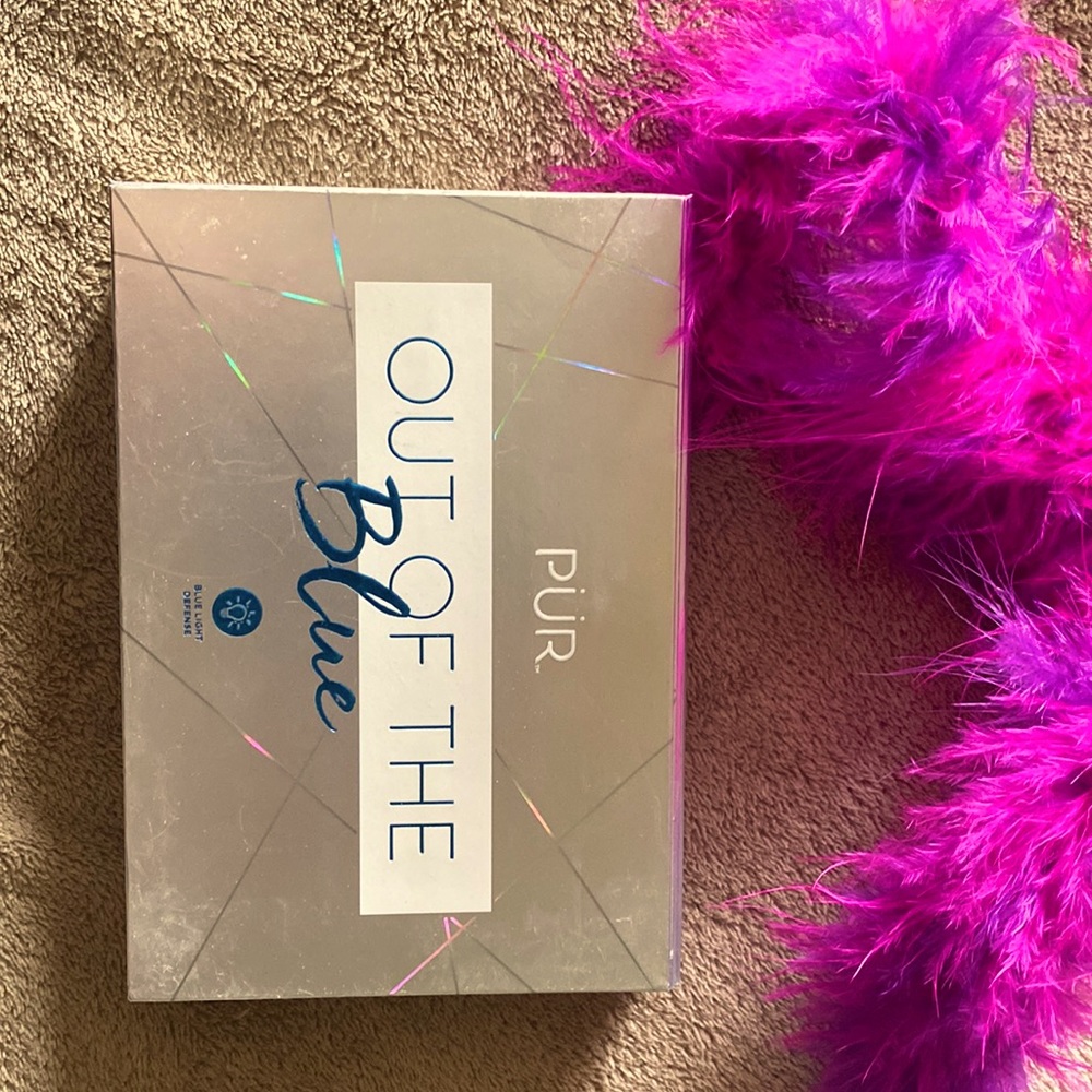 PüR Out of the blue By Blue light Defense Makeup Palette Set